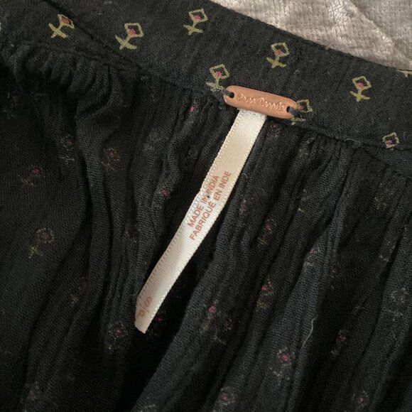 Free People Black Floral Long Sleeve Hi-Low Oversized Tunic S boho - Picture 3 of 10